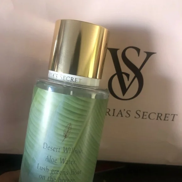 Victoria's Secret Beneath the palm - Picture 6 of 8